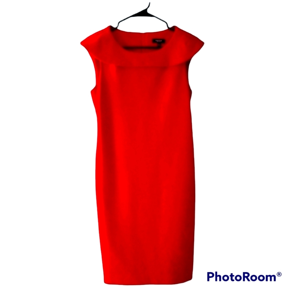 PREMISE- SIZE 6 RED DRESS 💃, VERY UNIQUE AND LUXURIOUS MATERIAL! A MUST HAVE!